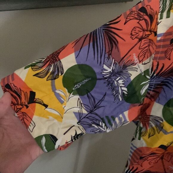 Worn Once! Massive M button down short sleeve shirt - Picture 4 of 7